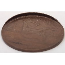 AUSTRALIA 1951 . ONE 1 PENNY . ERROR . LARGE MIS-STRIKE